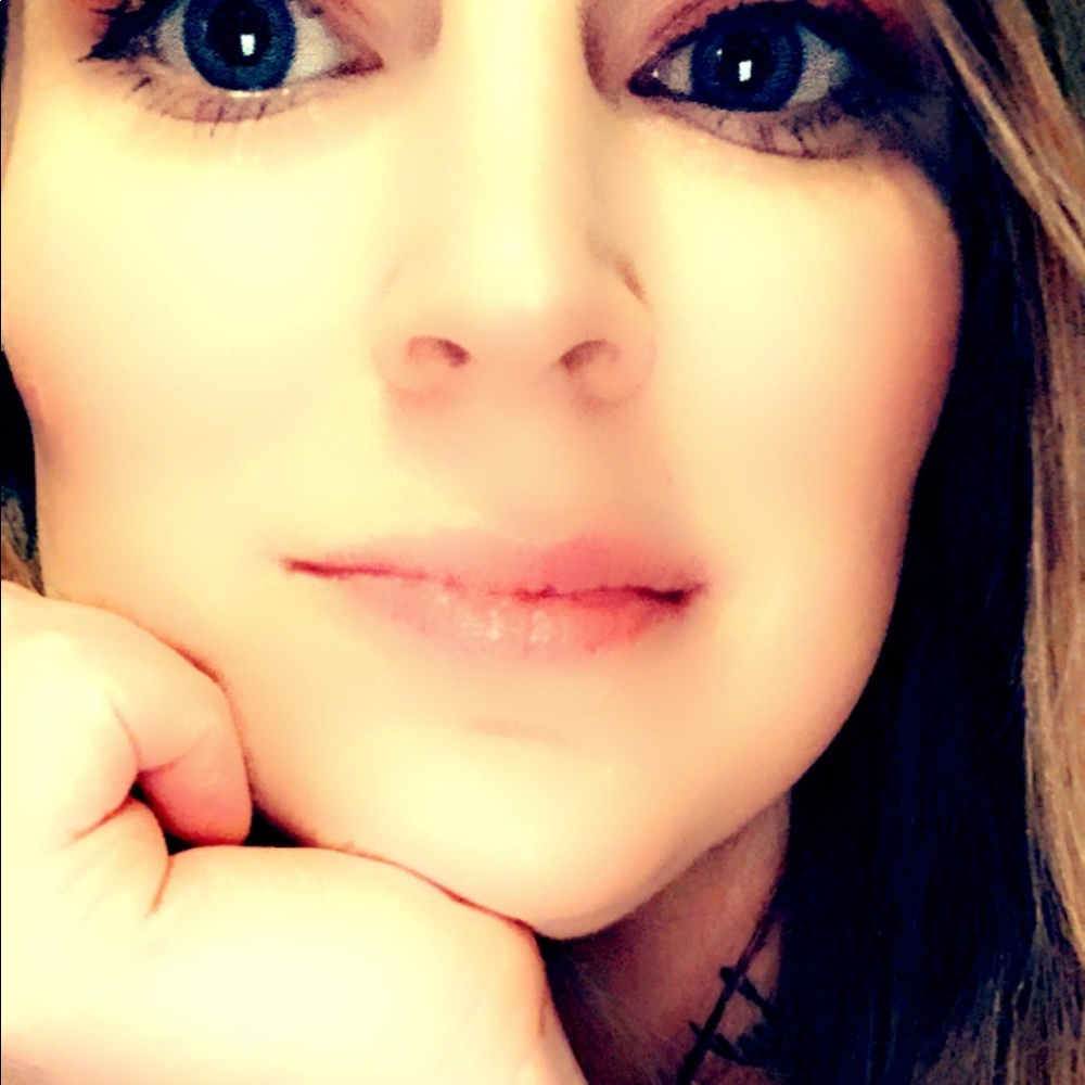 Meet your Posher, Kayla